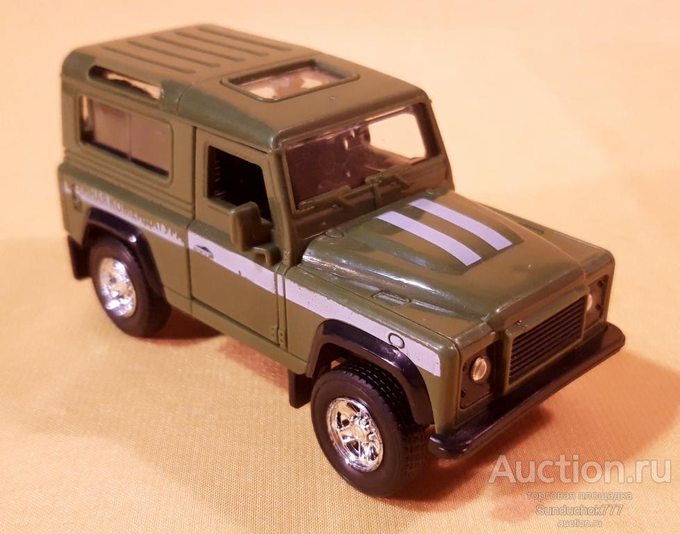 Модель Машина инерционная "Land Rover Defender. Военная Комендатура" 1:32.