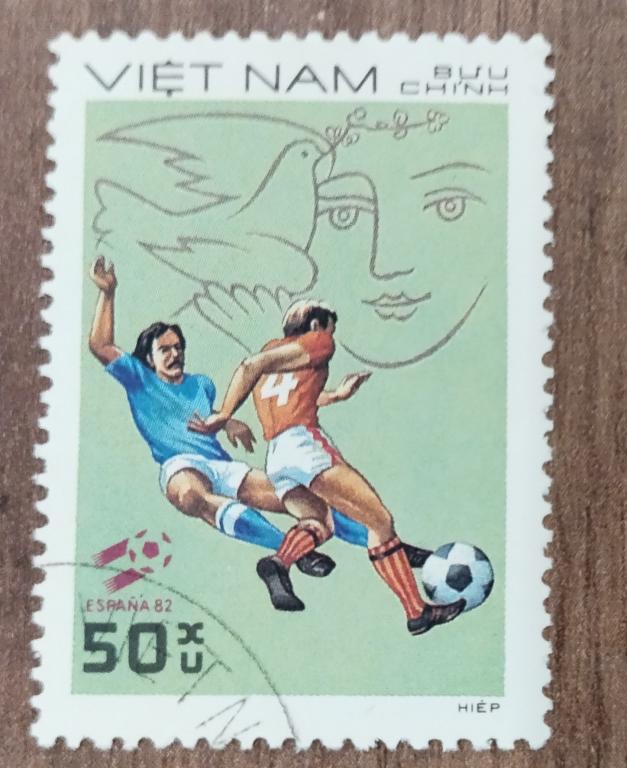 Почтовая марка Вьетнам 1982 Футбол Испания 