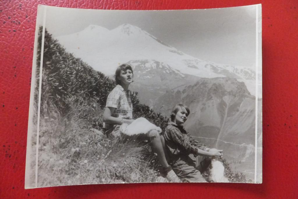 Старая фотокарточка Туристы Чегет Приэльбрусье