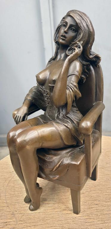 Девушка в кресле 511, бронза. Статуэтка.