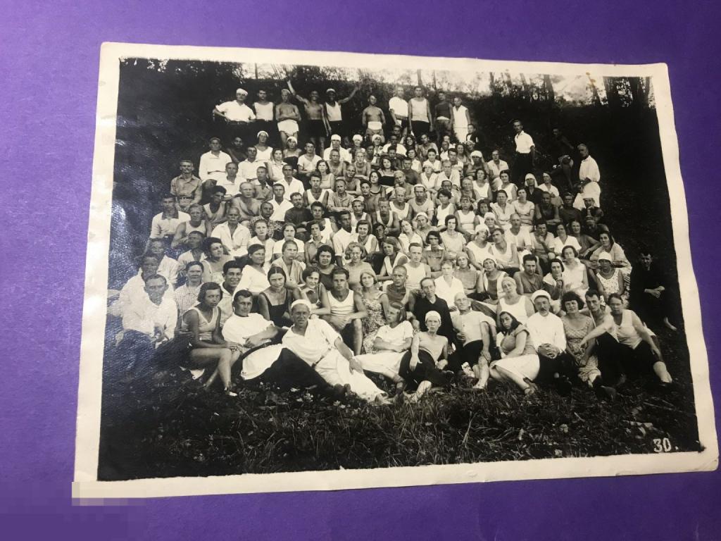 фм3-28  Коллективное  на природе  юноши  девушки .... ъ 