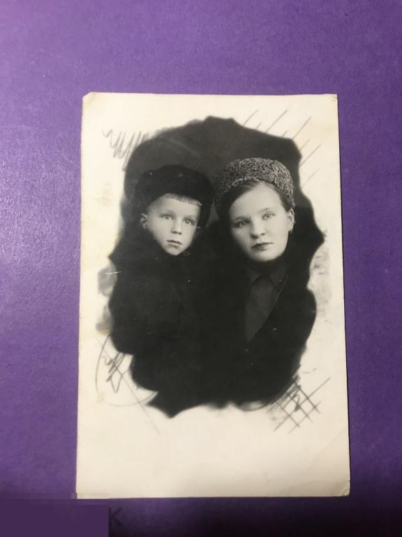 фк97м 1948 Женщина с мальчиком коллаж шапка каракуль     ъ 