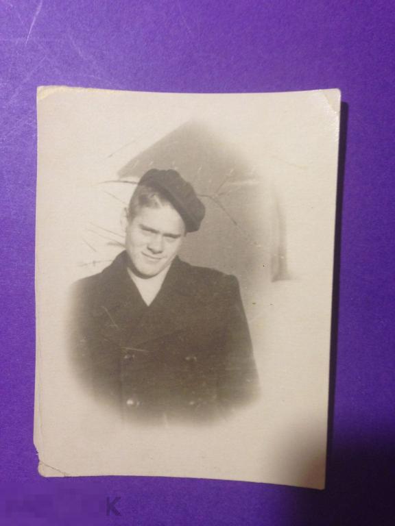 аф3-167г 1957 Юноша в кепке набекрень   ххх