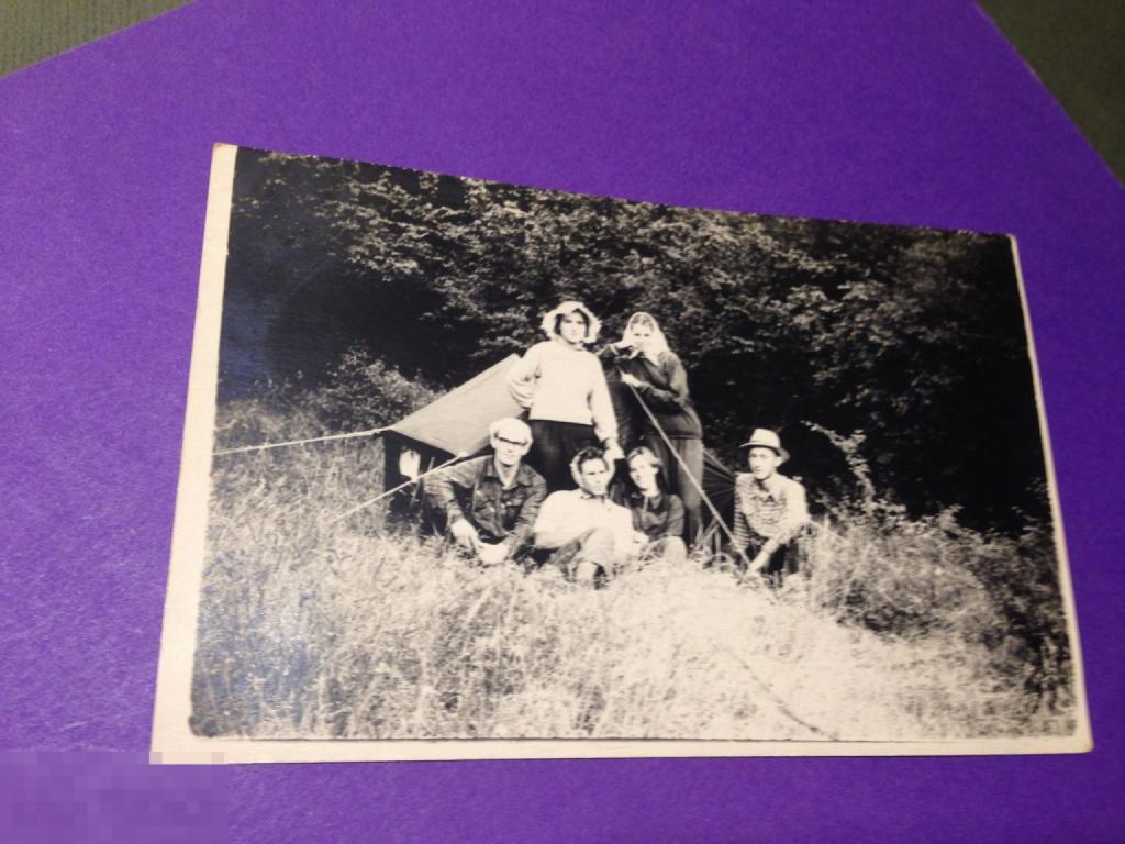 аф6-33м   Поход Туризм Девушки и юноши  возле палатки   Крым ? ххх 