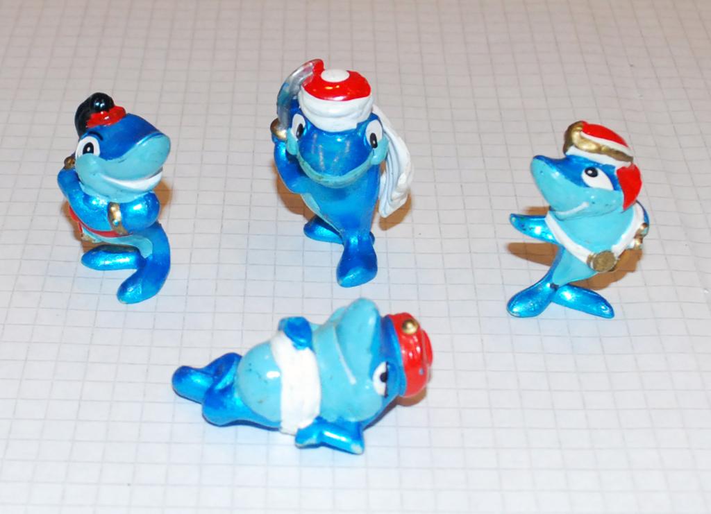 4 дельфина одним лотом. Игрушки "Киндер сюрприз" - 1995 г.