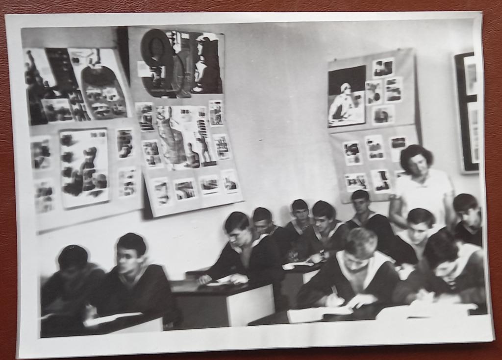 Фото Курсанты Астраханского Мореходного Училища на уроке Истории 70 годы