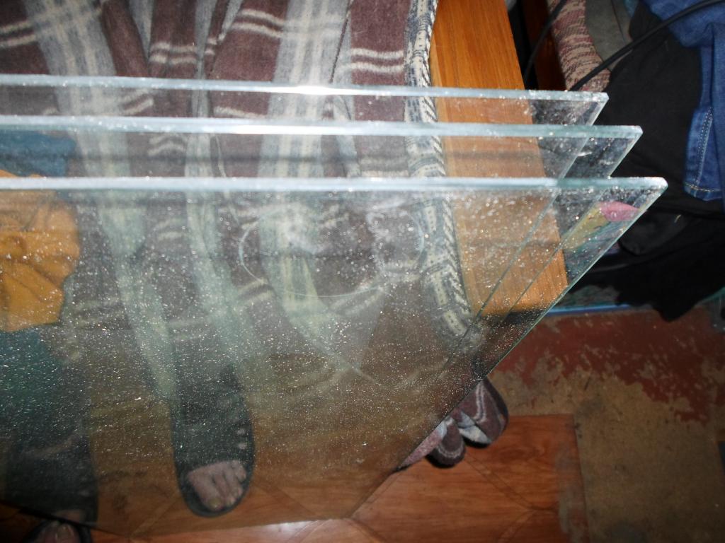 Толстое стекло,мебельное,запчасть-одним лотом
