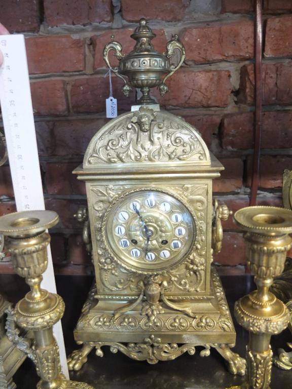 часы бронзовые каминные, с 2 канделябрами,Европа,19 в, рабочие