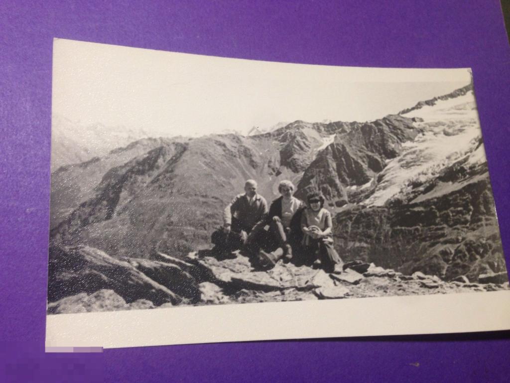 ф493м  Трое в горах Пятигорск ? горы  ххх 