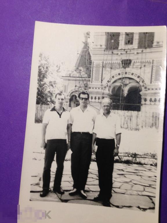 фк57г Трое мужчин Храм Рождества Христова Шипка  Болгария ххх 