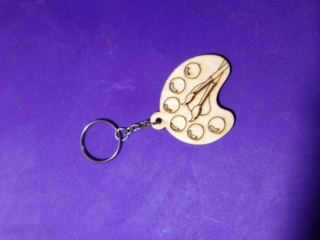 кс4в Брелок  деревянный   Draw your life Нарисуй свою жизнь кисти краски мольберт     ххх 