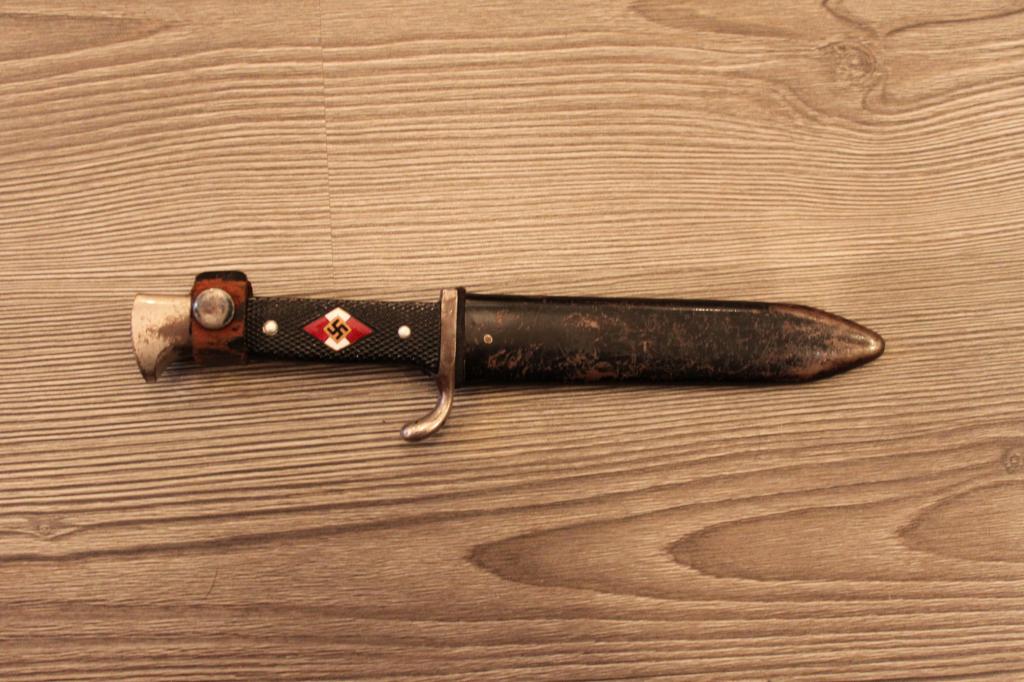Нож члена молодежной организации «Гитлерюгенд» образца 1933 года