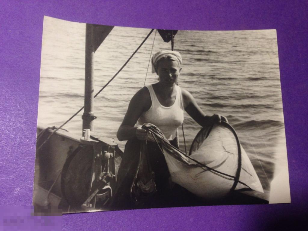 фк72м   Женщина в майке на корабле  Зернова В. ?     ххх 