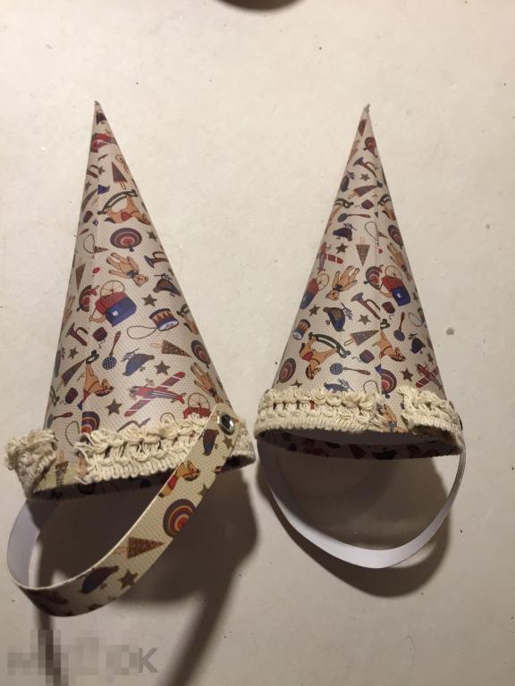 *в Шутовские колпачки  маленькие новогодние с детскими игрушками  2 шт ххххх А Ю 