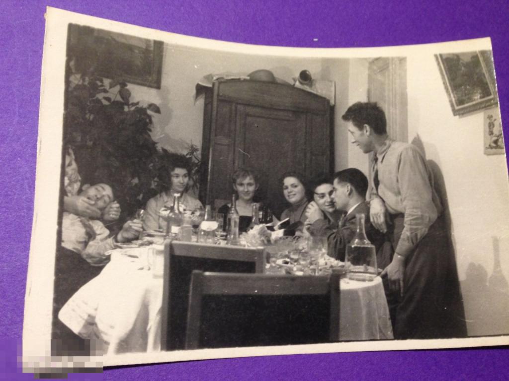 аф6-14м   1961 Застолье  Бутылки Шкаф картина интерьер графин    ххх 