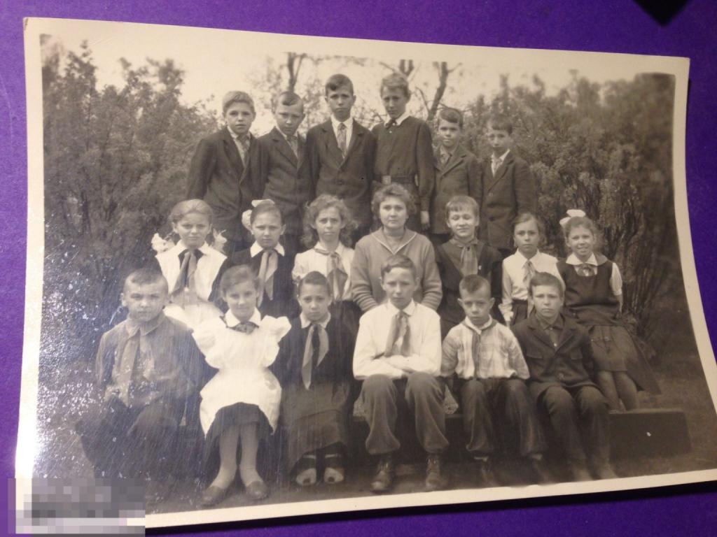 фк58г  Коллективное  дети пионеры с педагогом форма школа   ремень пряжка   ххх 