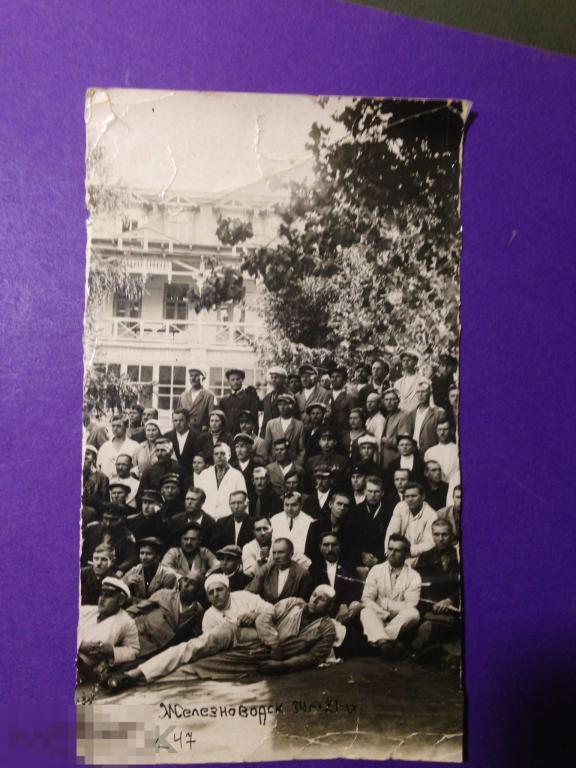 кр3кг   1934  Коллективное Мужчины  военный награды  Железноводск здание с балконом ххх 