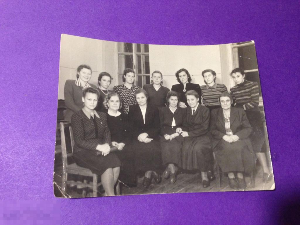 кр3а7г  1952 Коллективное Педпрактика  в 57 школе Москва бусы брошь  ххх 