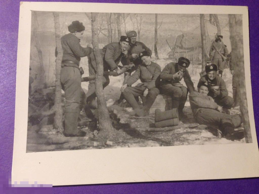 аф3-194г  Юноши военнослужащие Солдаты на отдыхе валенки автомат  ххх 