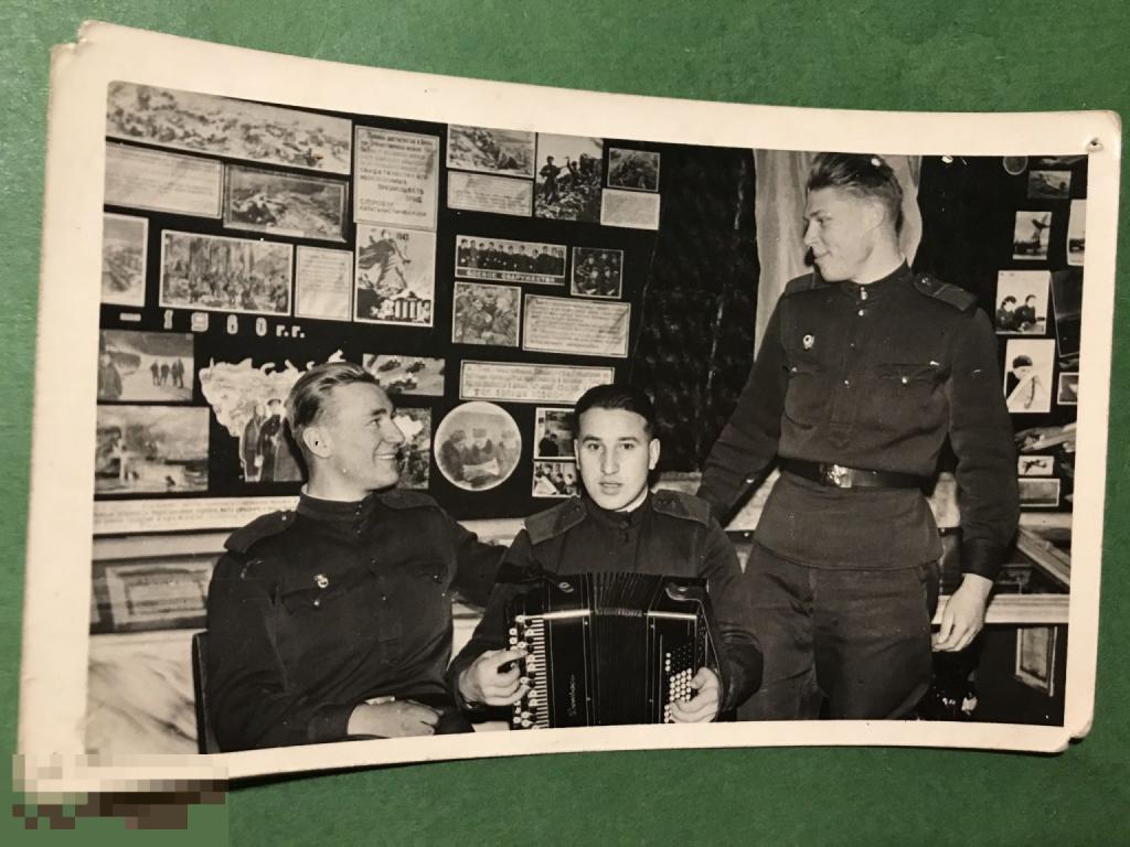 аф4-13м   Военнослужащие Советская армия  Баян знаки Стенды  с фотографиями  Наглядная агитация  ххх 