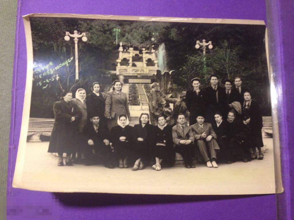 фк25г 1957   Коллективное Курорт Железноводск Лестница брошь фонтан фонари подкрашено     ххх 