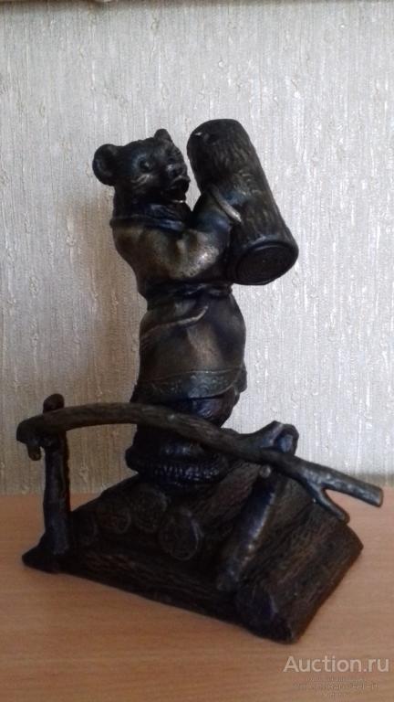 Медведь с колодой улья . Бронза.