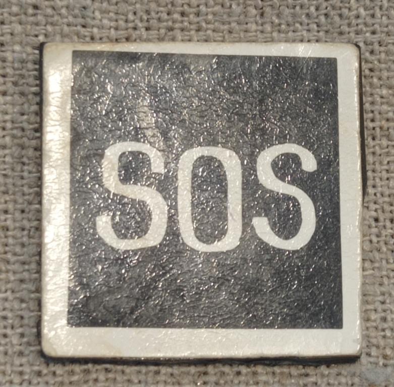SOS, спасите наши души, значок из 90-х, пластик.