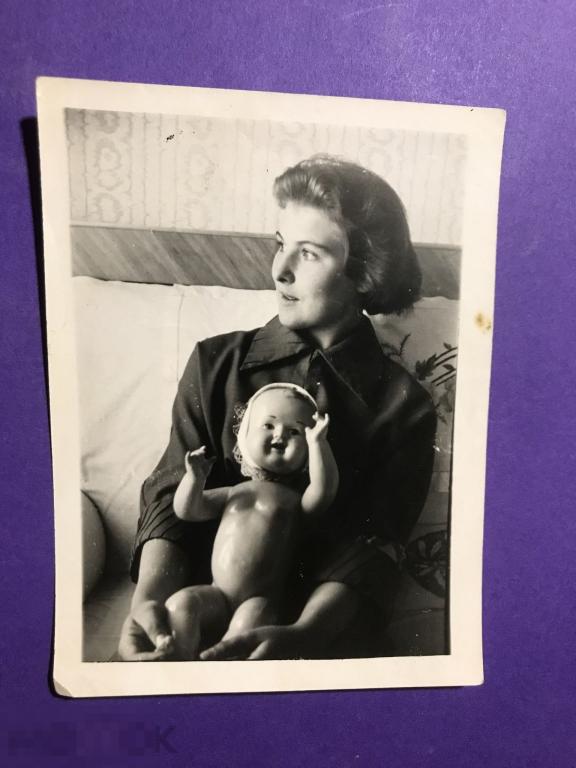 аф11-49*г Девушка с куклой Пупс кукла игрушка  вышивка     ъ