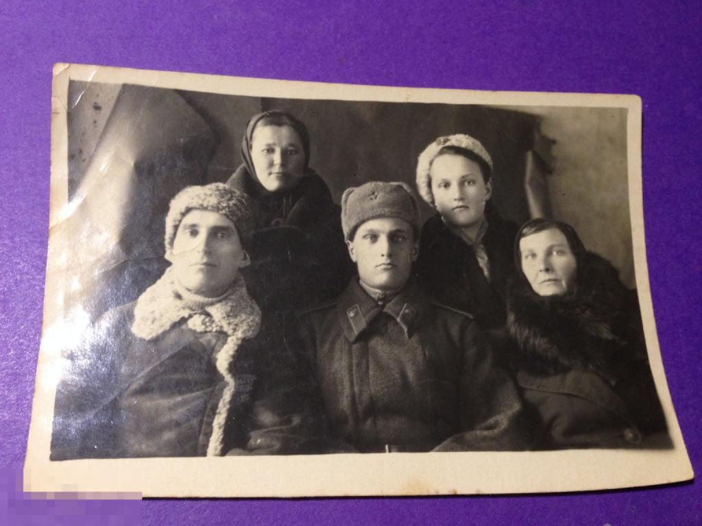 аф5-29г  1945 Семейное с военным  каракуль  платки военной форме     ххх 