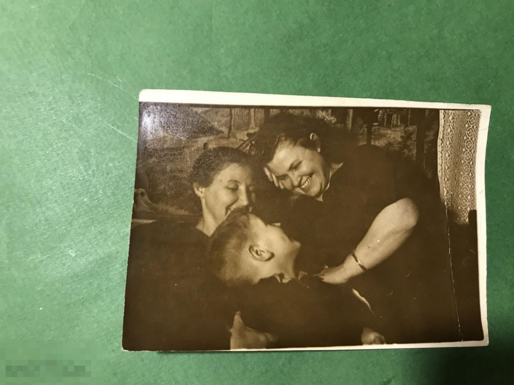 аф3-58г  Семейное Женщины смеются с мальчиком  Коврик гобелен часы браслет   ххх 