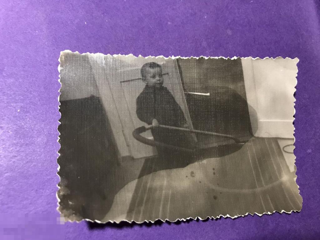 аф10-9г Мальчик с пылесосом дети    ъ 