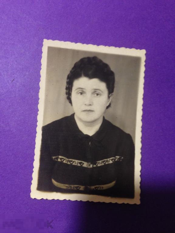 аф3-161г Женщина в трикотажной кофточке   Коса ххх 