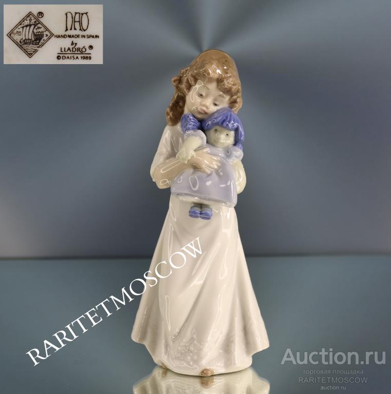 Девочка с куклой статуэтка фарфор NAO LLADRO Испания 43