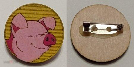 Поросёнок ХРЮША свинка - добрый детский значок (дерево) 