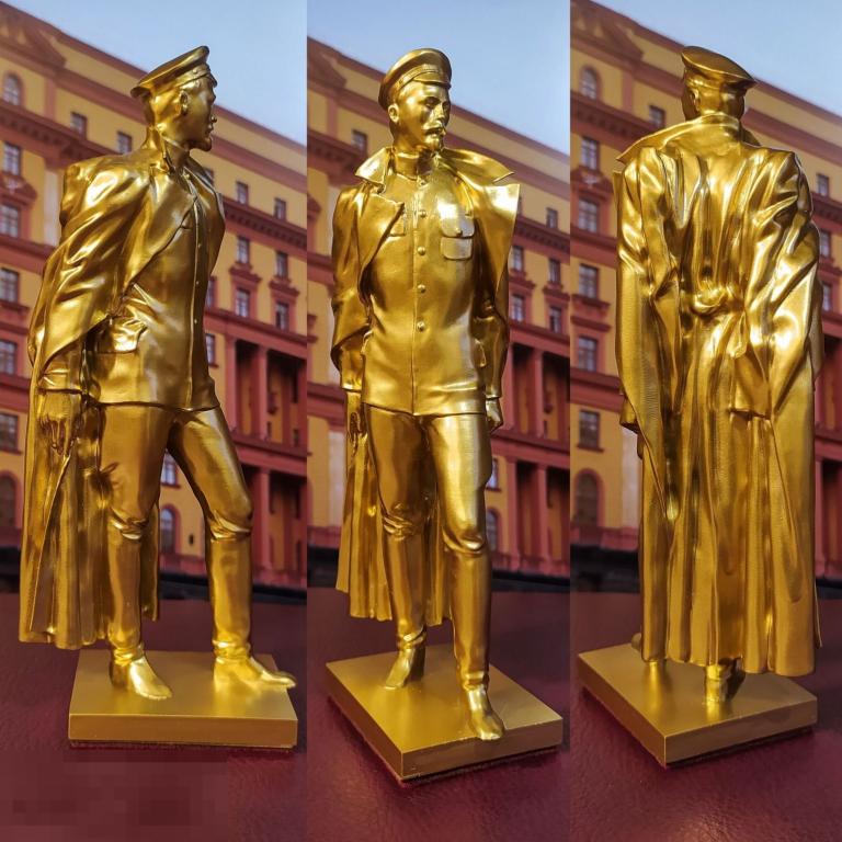 Статуэтка ДЗЕРЖИНСКИЙ НА ЛУБЯНКЕ (пластик с покрытием) цвет- БРОНЗА высота =152 мм 