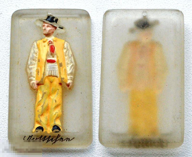 3 Рейх 1940 г. - стеклянная плакетка - горожанин (бюргер в жёлтом наряде)  WHW 