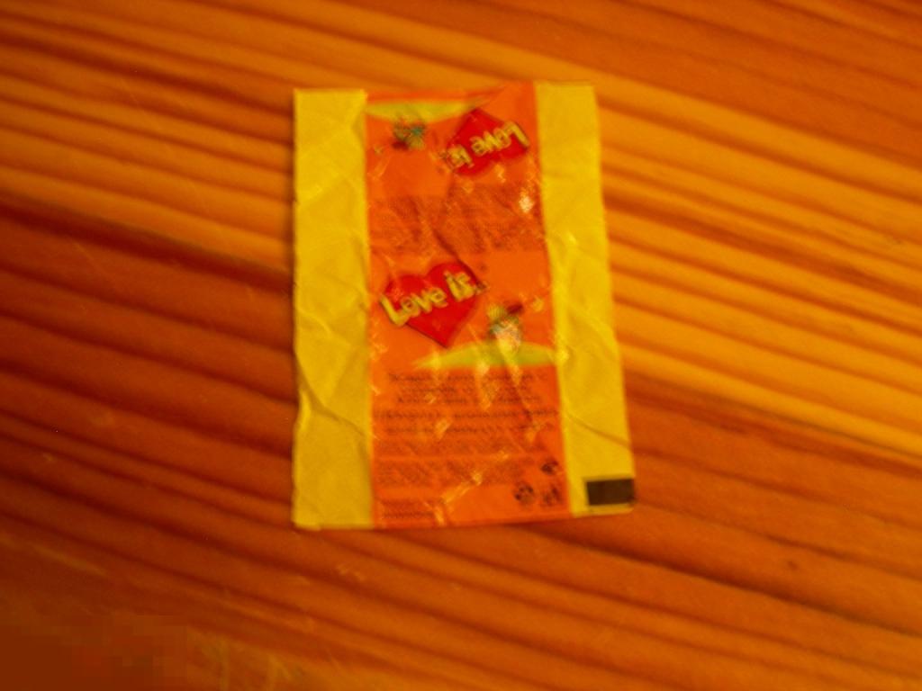 ОБЁРТКА ФАНТИК ЭТИКЕТКА ЖЕВАТЕЛЬНАЯ РЕЗИНКА ВКЛАДЫШ LOVE IS АПЕЛЬСИН АНАНАС РАЗНОВИДНОСТЬ В КОЛЛЕКЦИ 