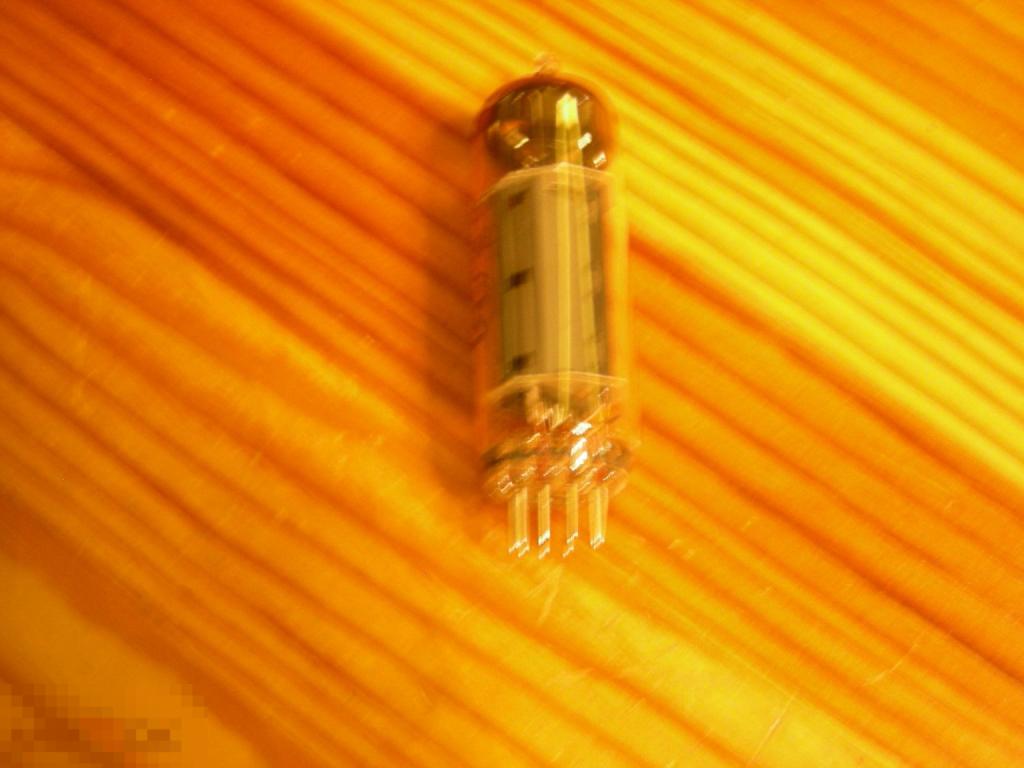 РАДИОДЕТАЛИ РАДИОЛАМПА СССР 6П15П ВЫХОДНОЙ ПЕНТОД IV-82 ЗНАК КАЧЕСТВА ОРИГИНАЛ 32 