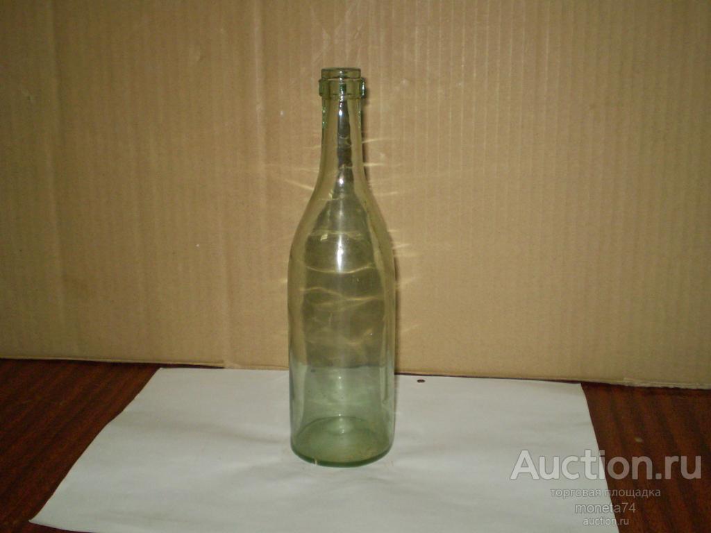Бутылка, чекушка водки (старая). Высота 22 см.