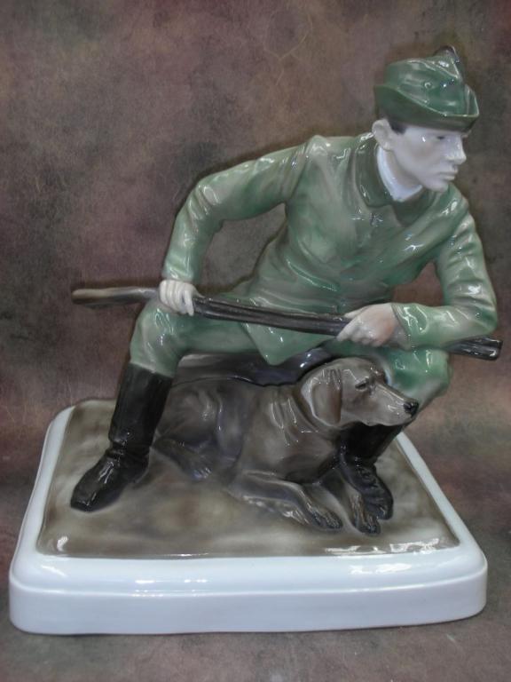 Статуэтка. Фарфор. Охотник с собакой. VON SCHIERHOLZ. Германия.