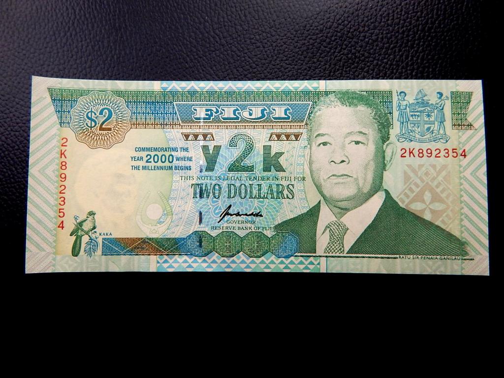 Бона 2 доллара 2000 года серии "2К" Фиджи UNC
