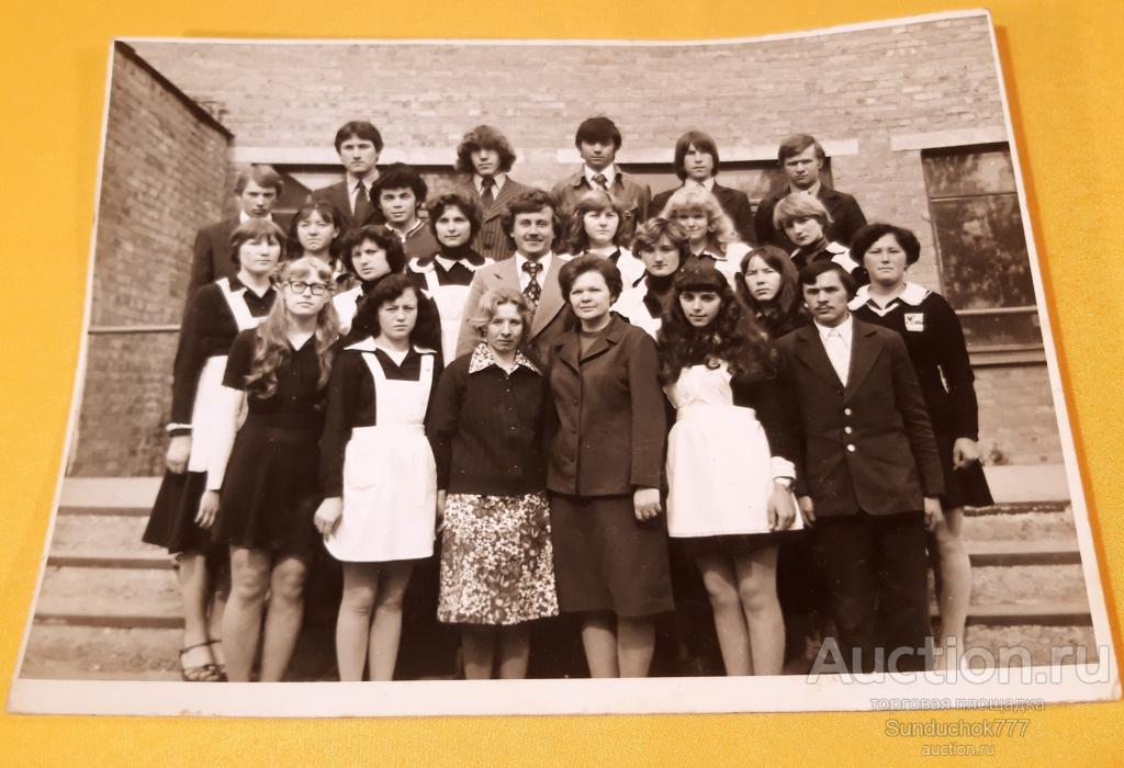 Выпускники школы. Одноклассники. Люди. Советское Групповое Школьное фото. 18 х 24 см.