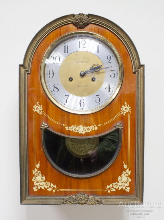 Часы настенные Янтарь, форма улыбка, получасовой бой, 1980-е годы, с ключом