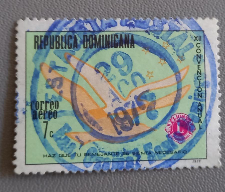 Доминиканская Республика 1977 год Птицы в полете, эмблема клуба Лион Гаш
