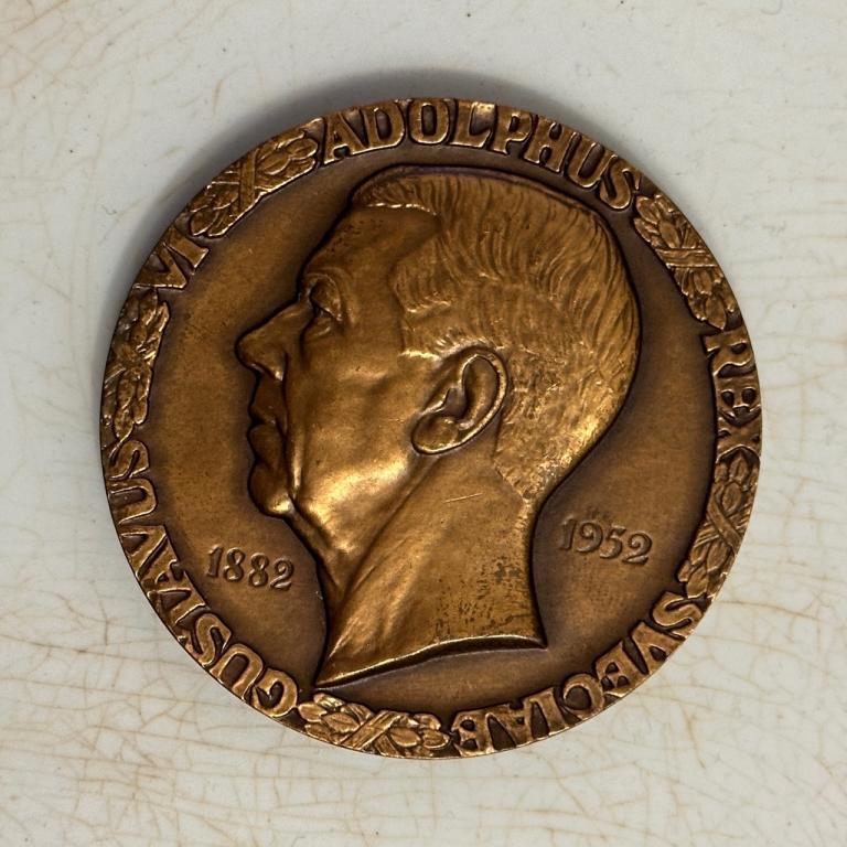 Медаль юбилейная. Густав VI Адольф - король Швеции 1882-1952 (70-летие).