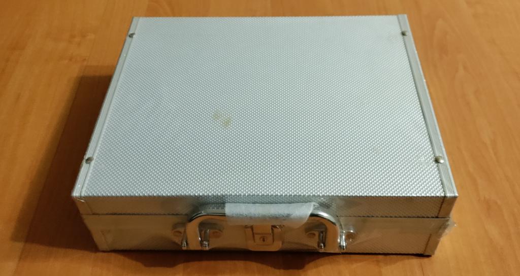 Кофр. Кейс. Чемодан. Leuchtturm Германия на 120 монет. ячейки 41х41мм.