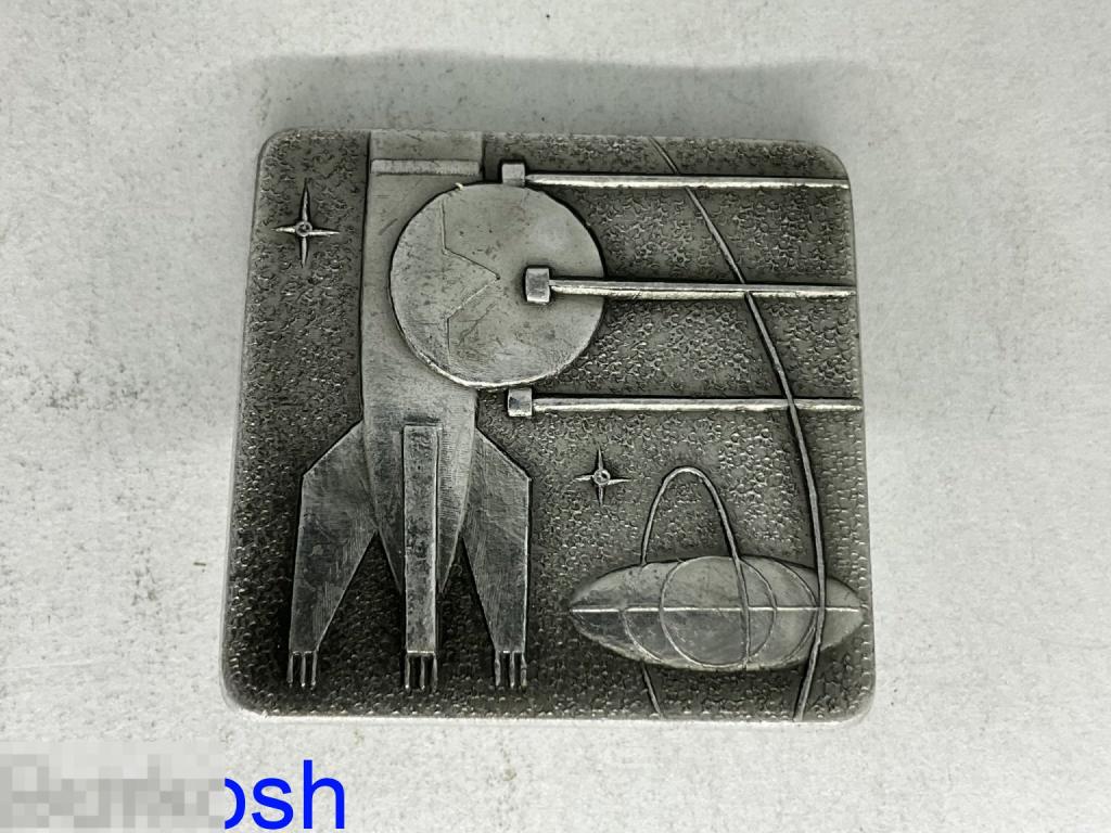 ЗНАЧОК СССР КОСМОС спутник ракета 