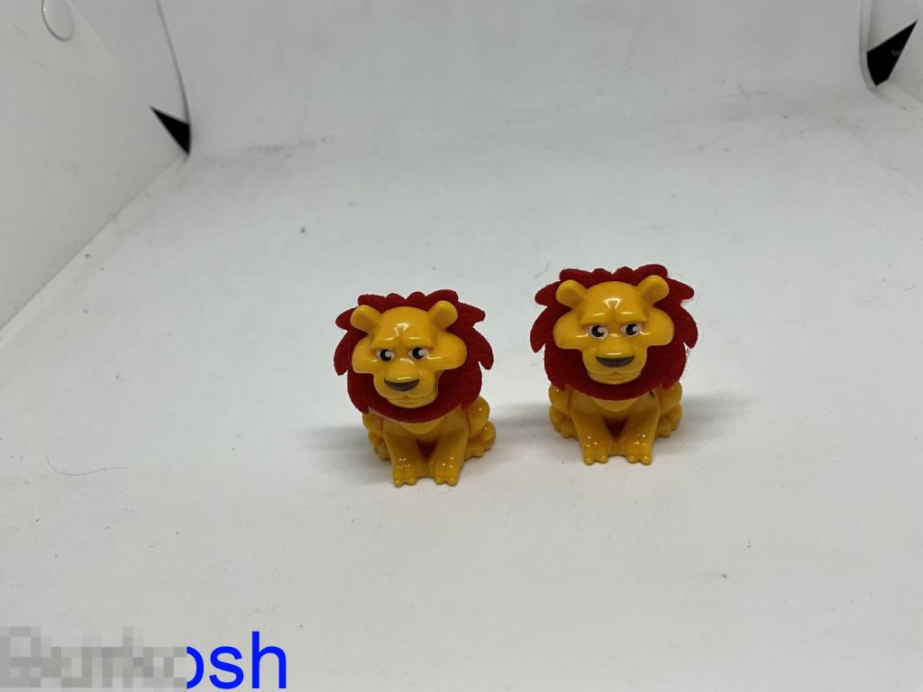 Киндер сюрприз мини игрушка ЛЕВ Бонифаций @ 