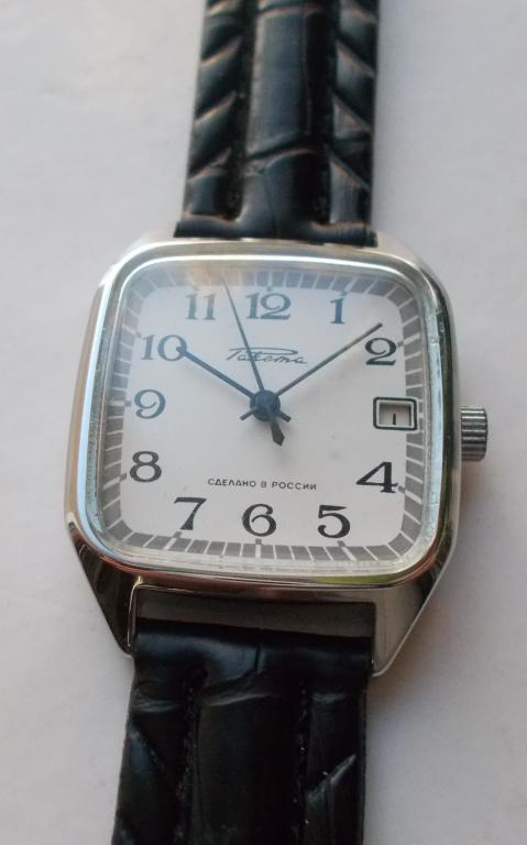 Часы Ракета механика на ходу красота практически новые с новым кожаным ремешком