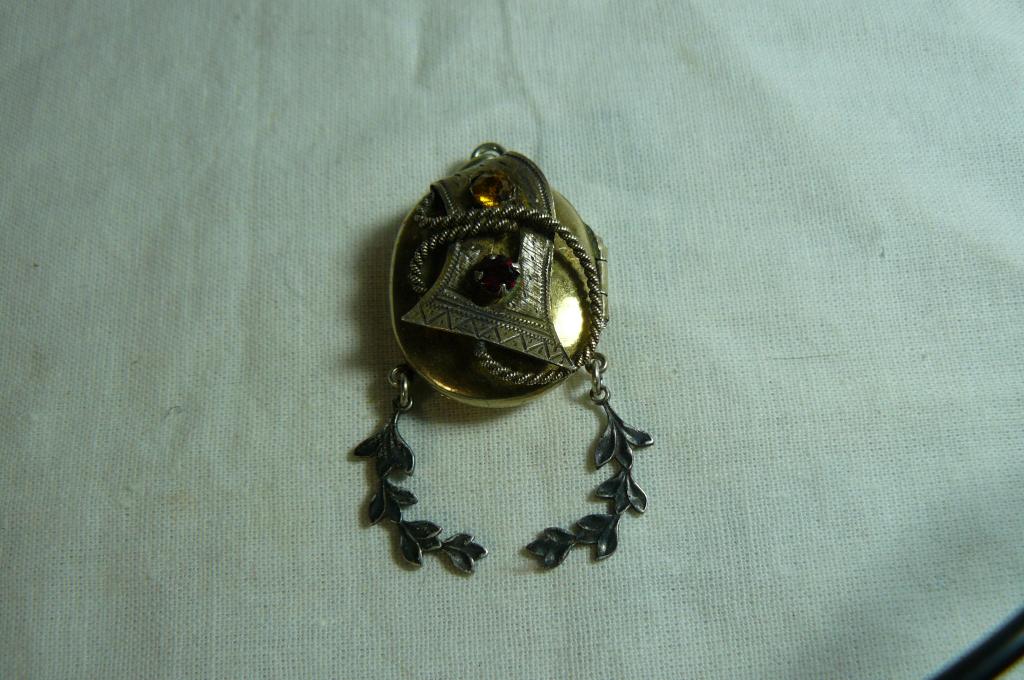 Кулон . Серебро 84 пр. 1876 г. Павловский герб Костромы.